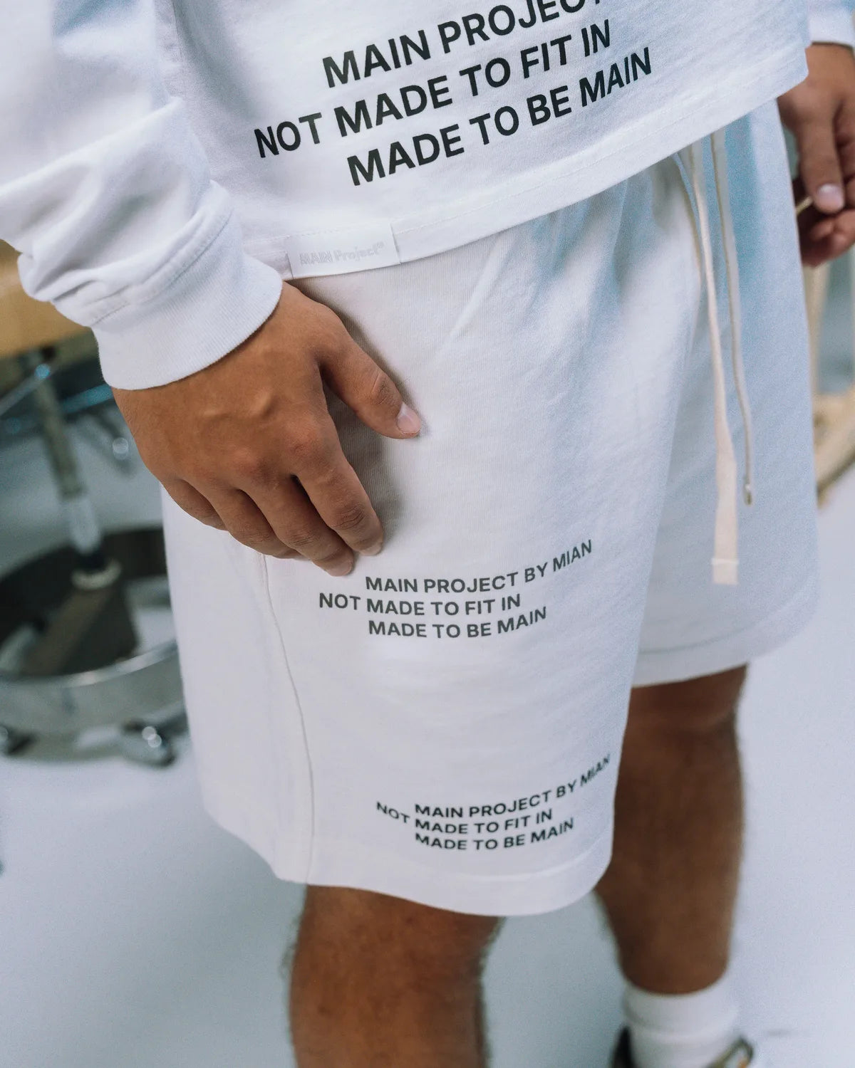 MAIN All-Over Short Jogger — White