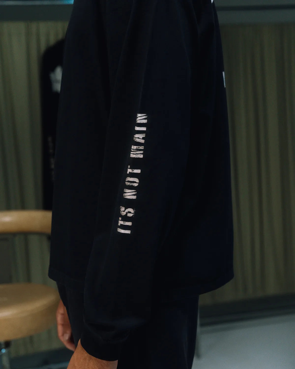 its MAIN Longsleeve — Black